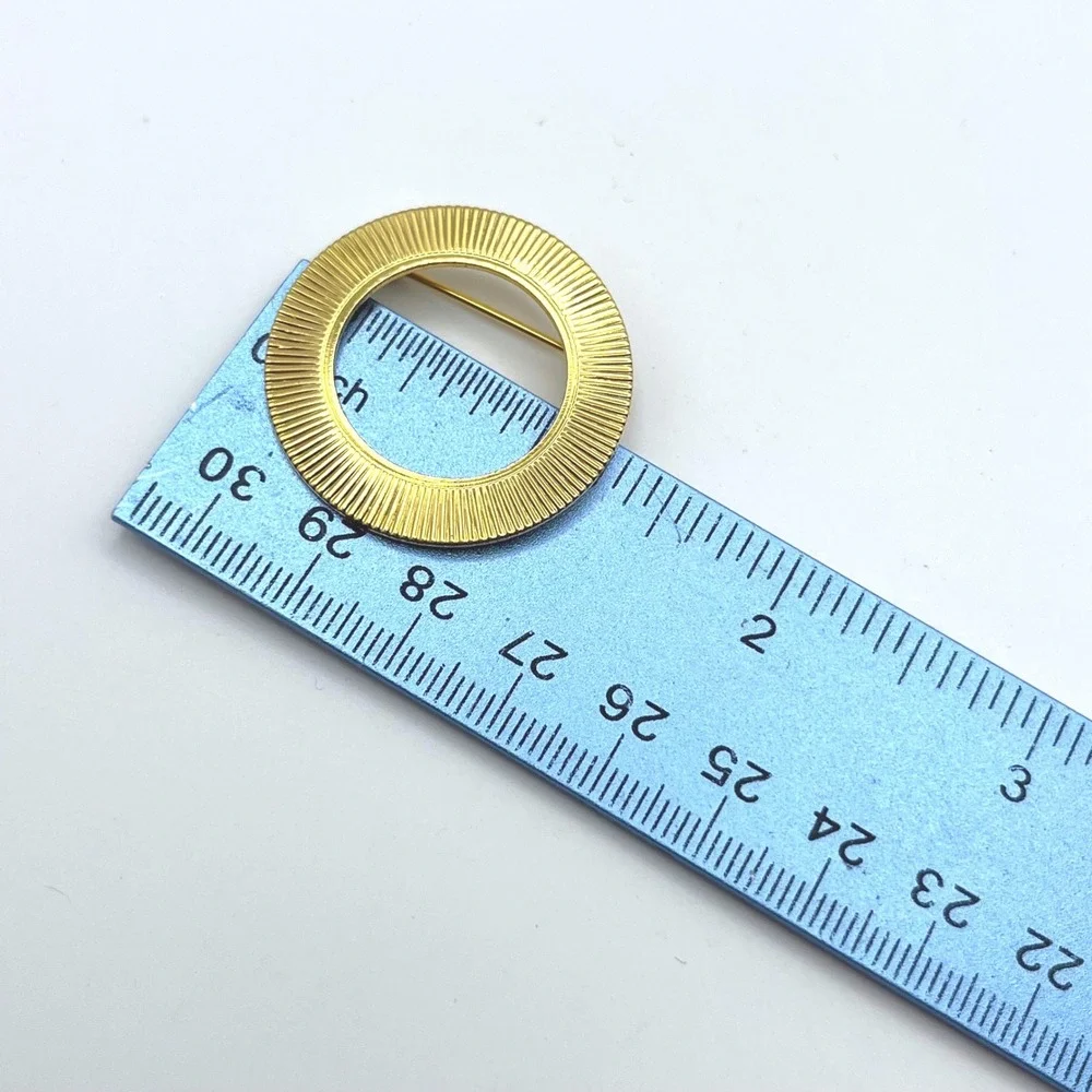 N/A elegant gold